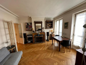 70 sqm apartment in 75008 Paris